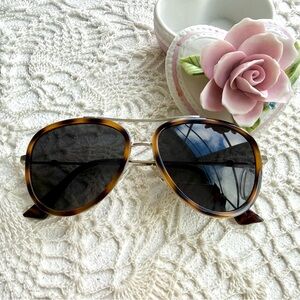 Gucci GG0622S Tortoiseshell Aviator Sunglasses w Gold Bee Detail